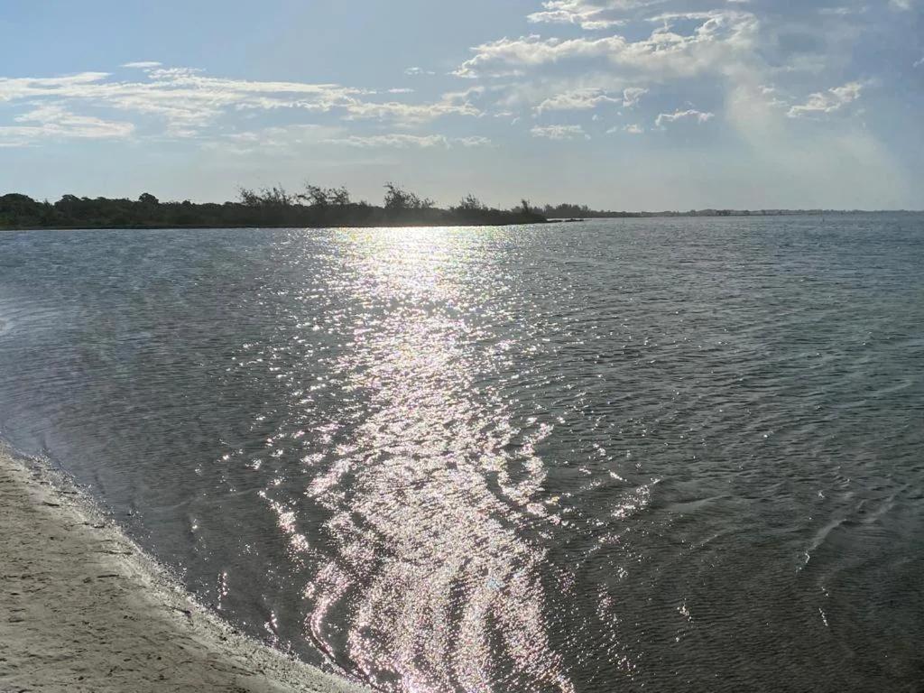 Apartamento no Golden Lake - pé na areia, agua de côco e cervejinha photo
