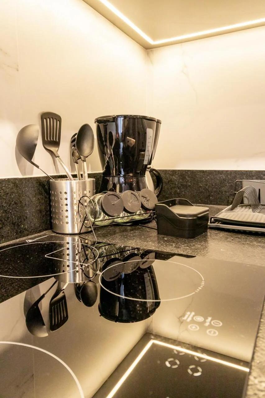 Apartamento novo e completo com garagem, no centro de Curitiba photo
