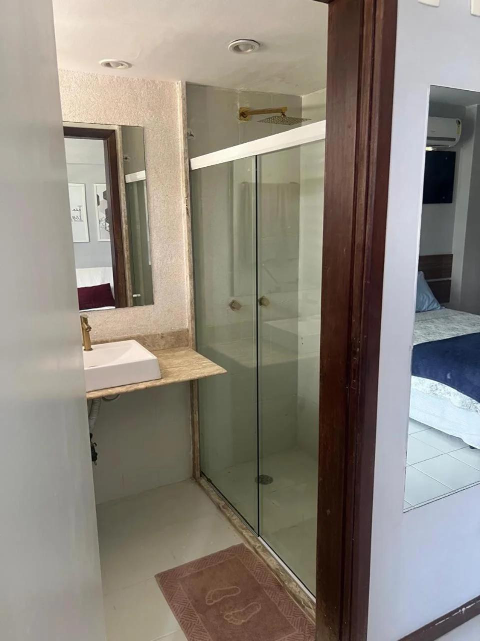 Apto com piscina e garagem para até 04 hóspedes perto SSA Shopping foto