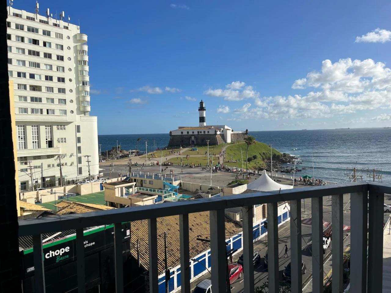 Hospedagem no Farol da Barra foto