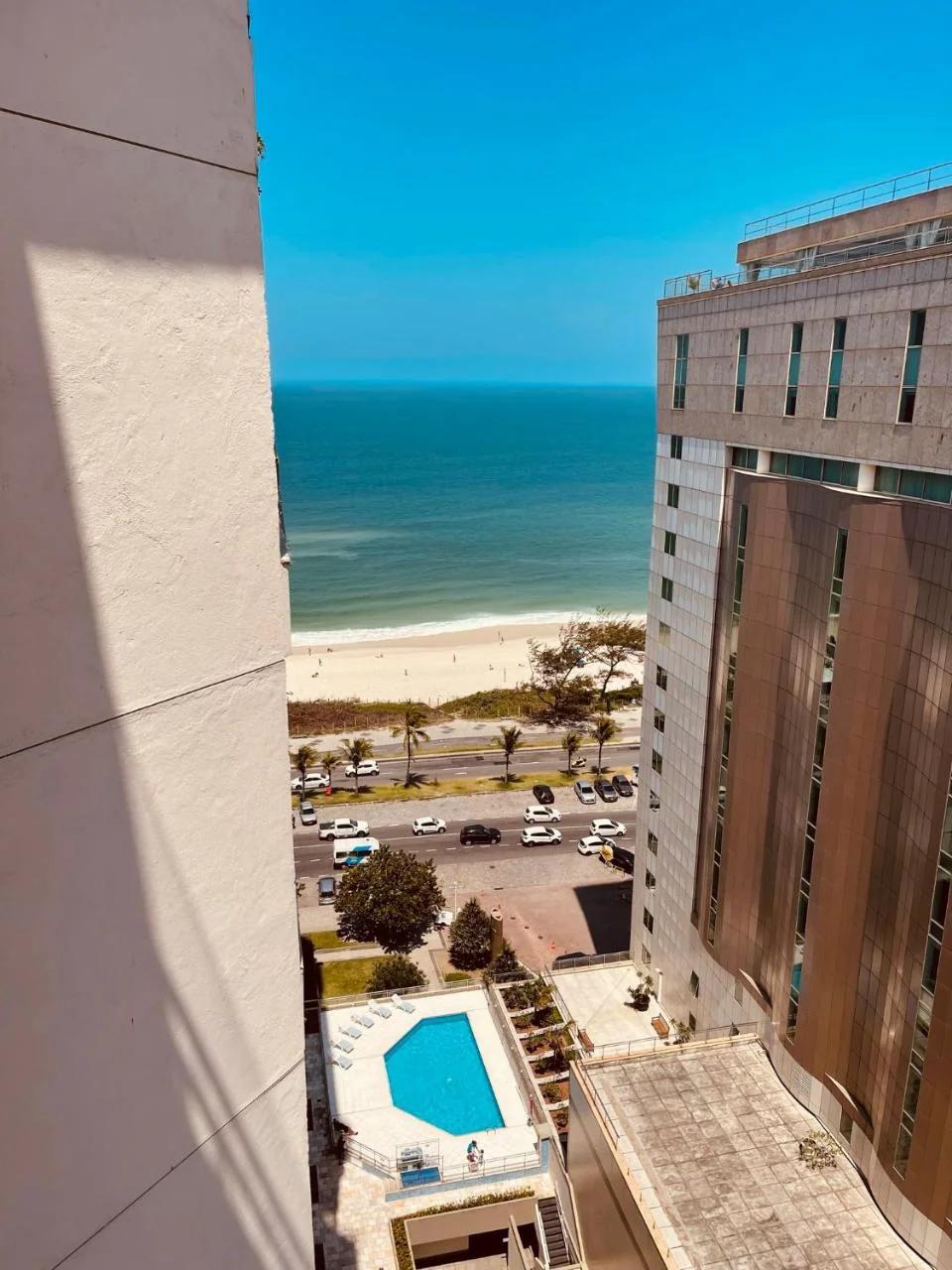 Pé na areia! Apart hotel com vista para o mar e lazer completo! Front beach apartment with ocean view and amenities! photo