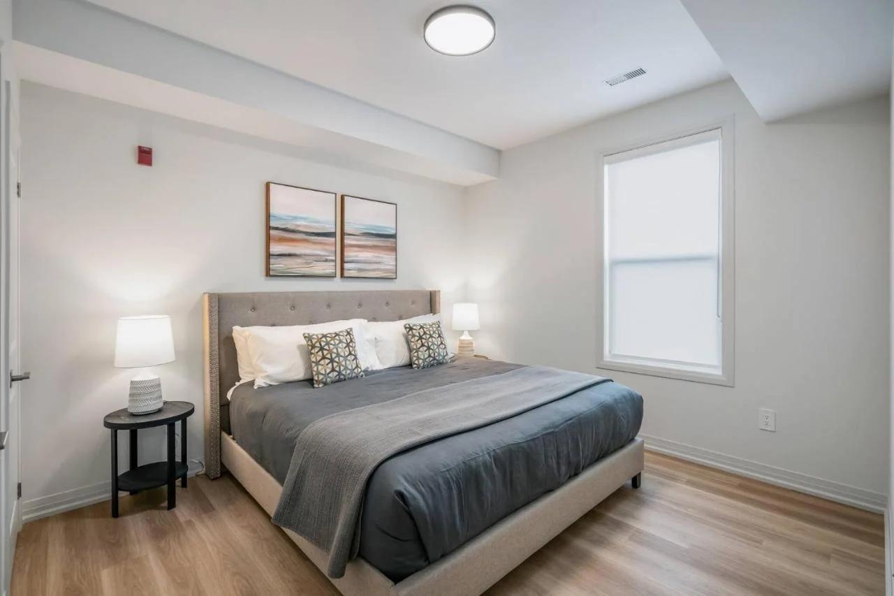 2 Bdrm New Stylish Apt for up to 6 ppl in Niagara photo
