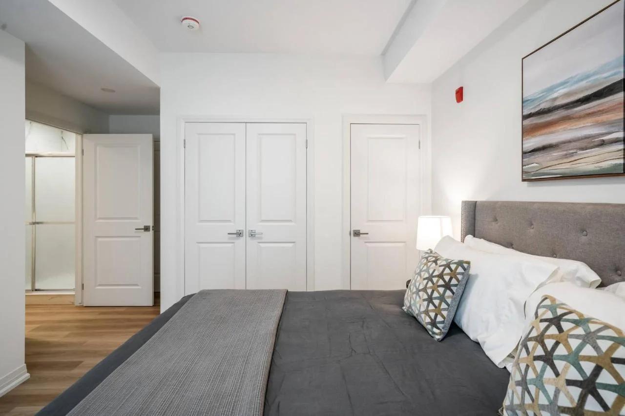 2 Bdrm New Stylish Apt for up to 6 ppl in Niagara photo