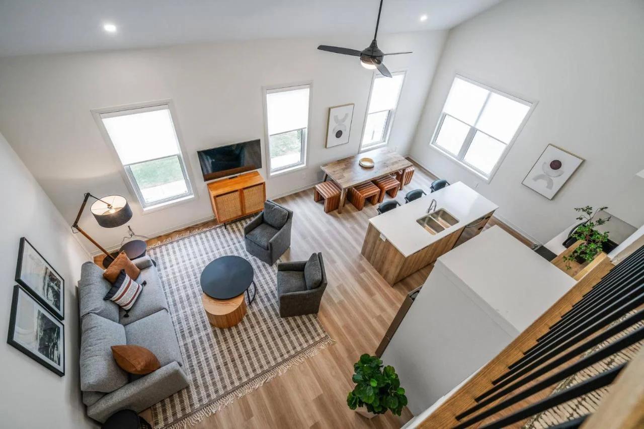 2 Bdrm New Stylish Apt for up to 6 ppl in Niagara photo