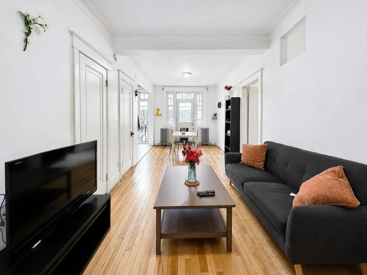 Bright 2BR Apartment Near McGill With Piano