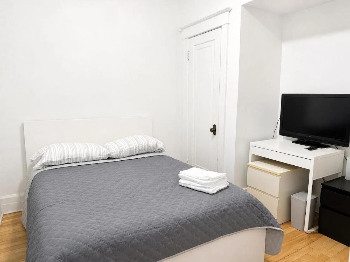Bright 2BR Apartment Near McGill With Piano photo