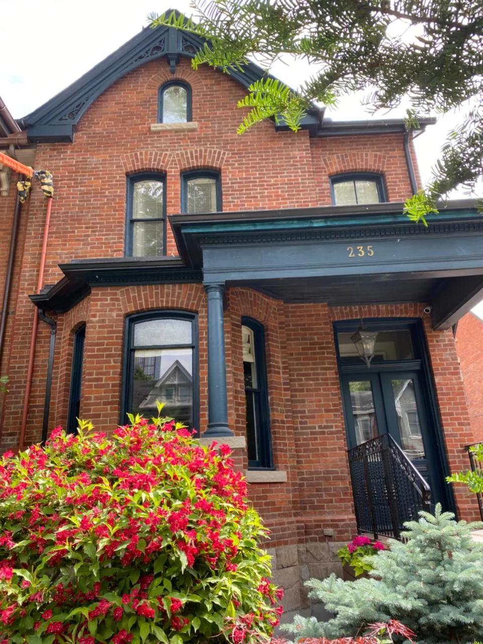 Downtown Luxury Victorian Retreat photo