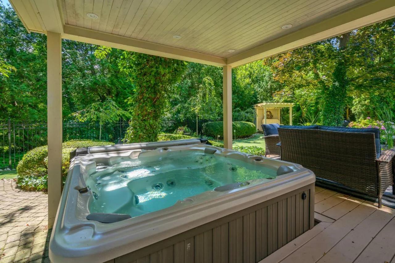 Guest Room 1841 - Hot Tub Mini Putt Historic Old Town for 2 Guests photo