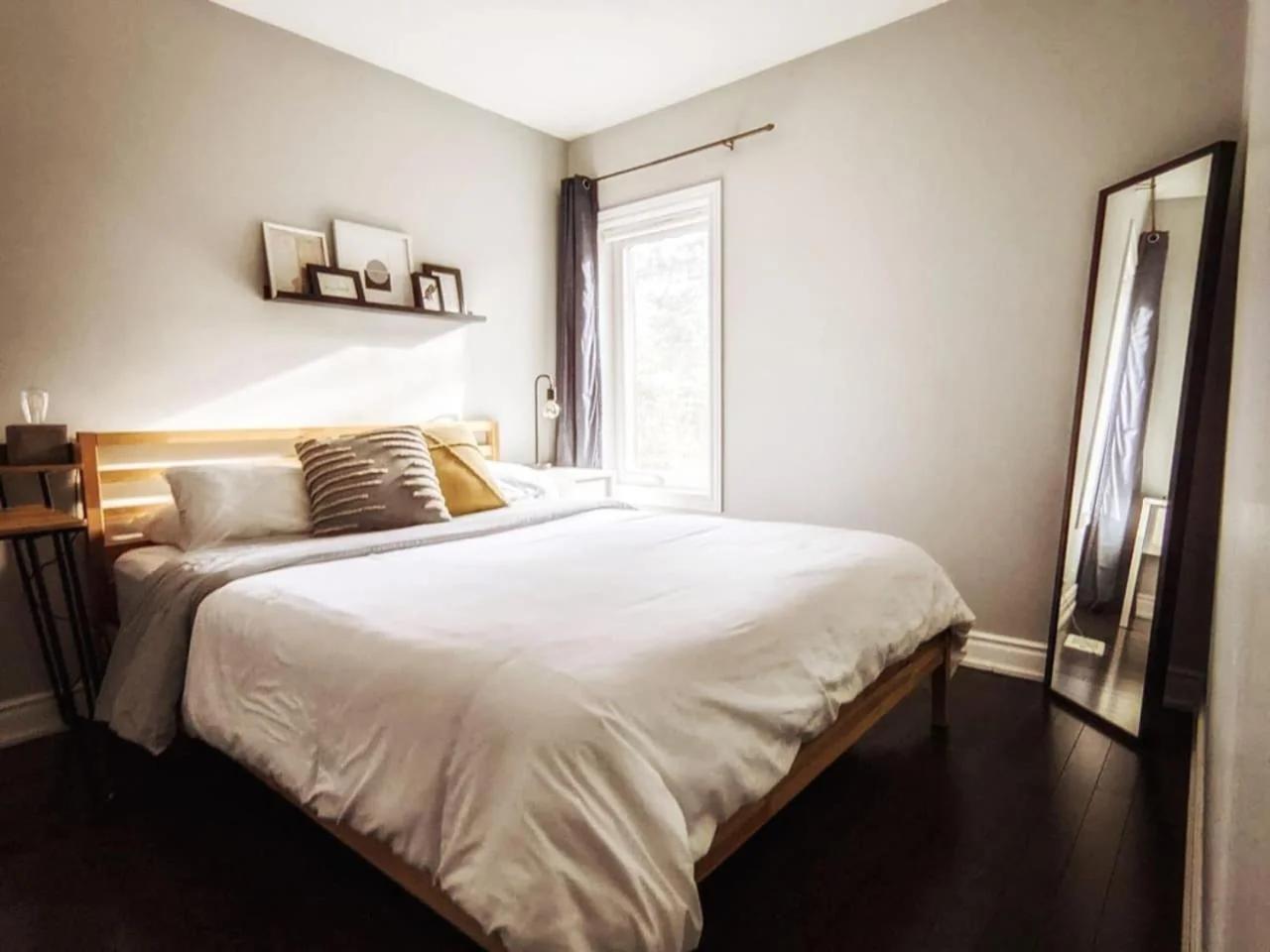 Inviting 2BR Townhouse with 2 WFH Setups and WiFi