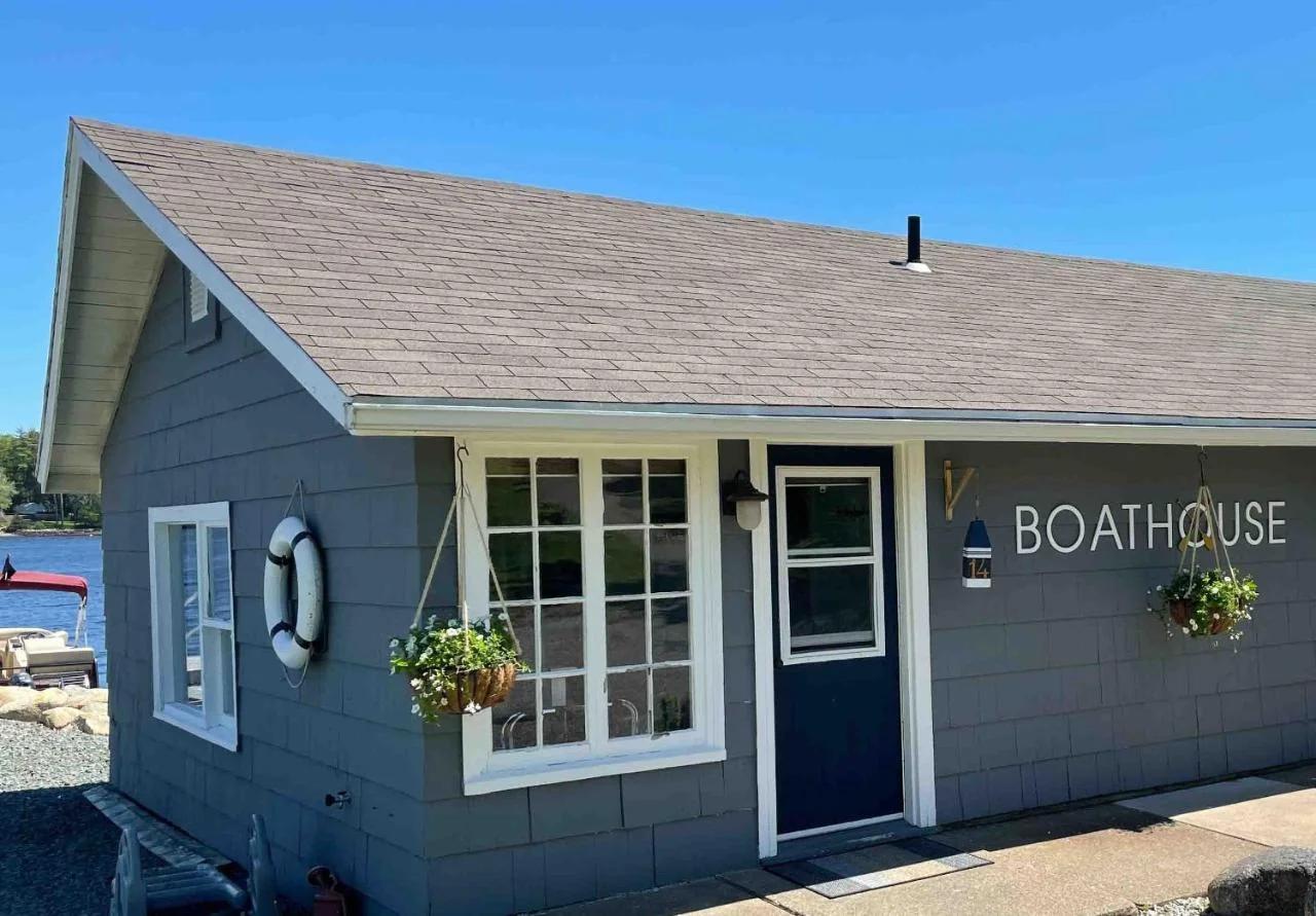 Lighthouse Motel and Cottages photo