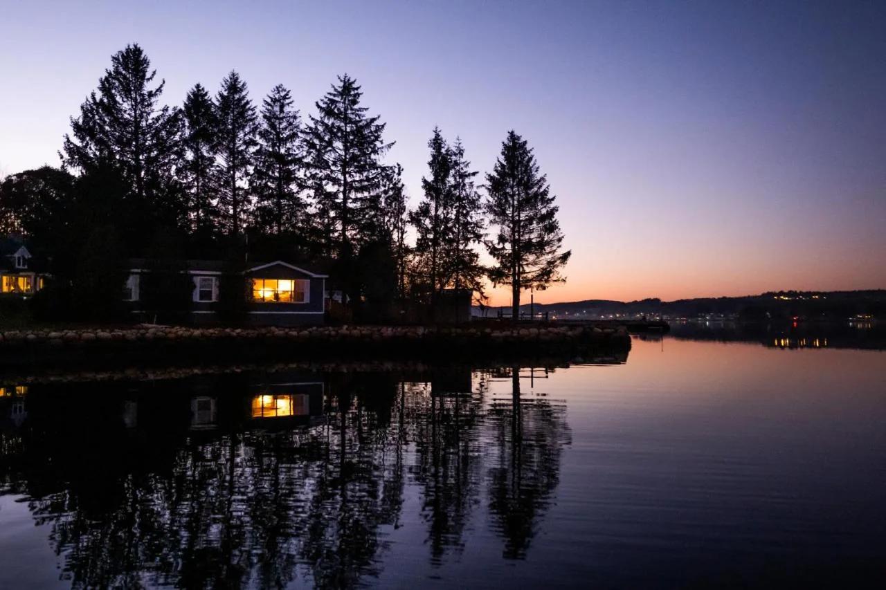Lighthouse Motel and Cottages photo