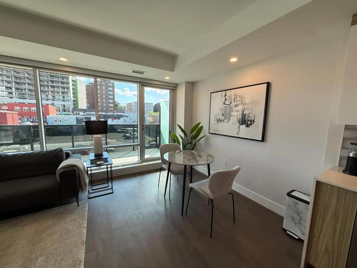 Modern & spotless 1 BR downtown with 6 appliances photo