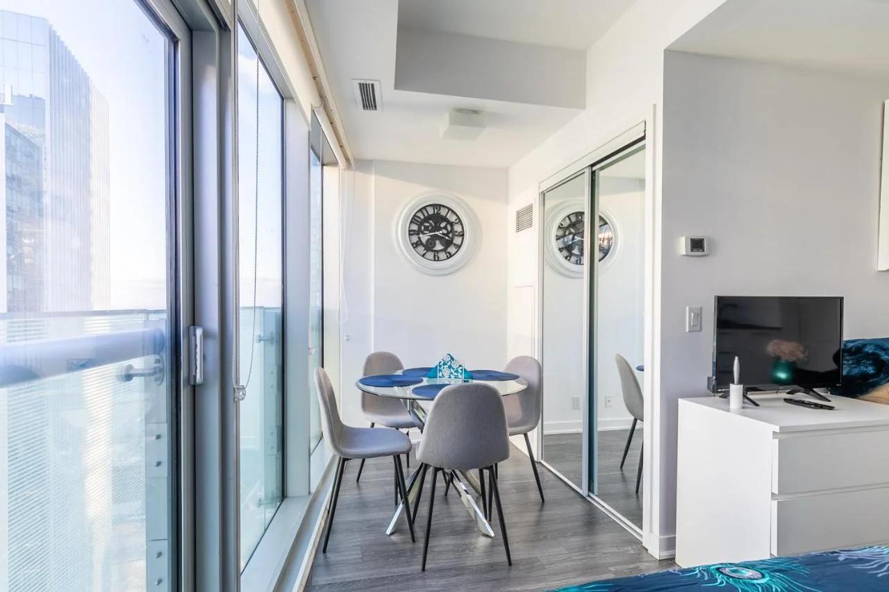 Modern Studio Condo High Floor Downtown Toronto photo