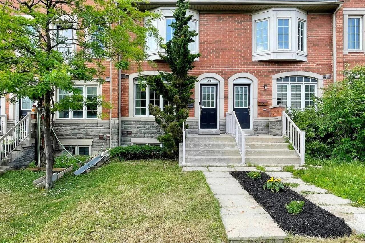 Spacious 4-Story Townhome in North York photo