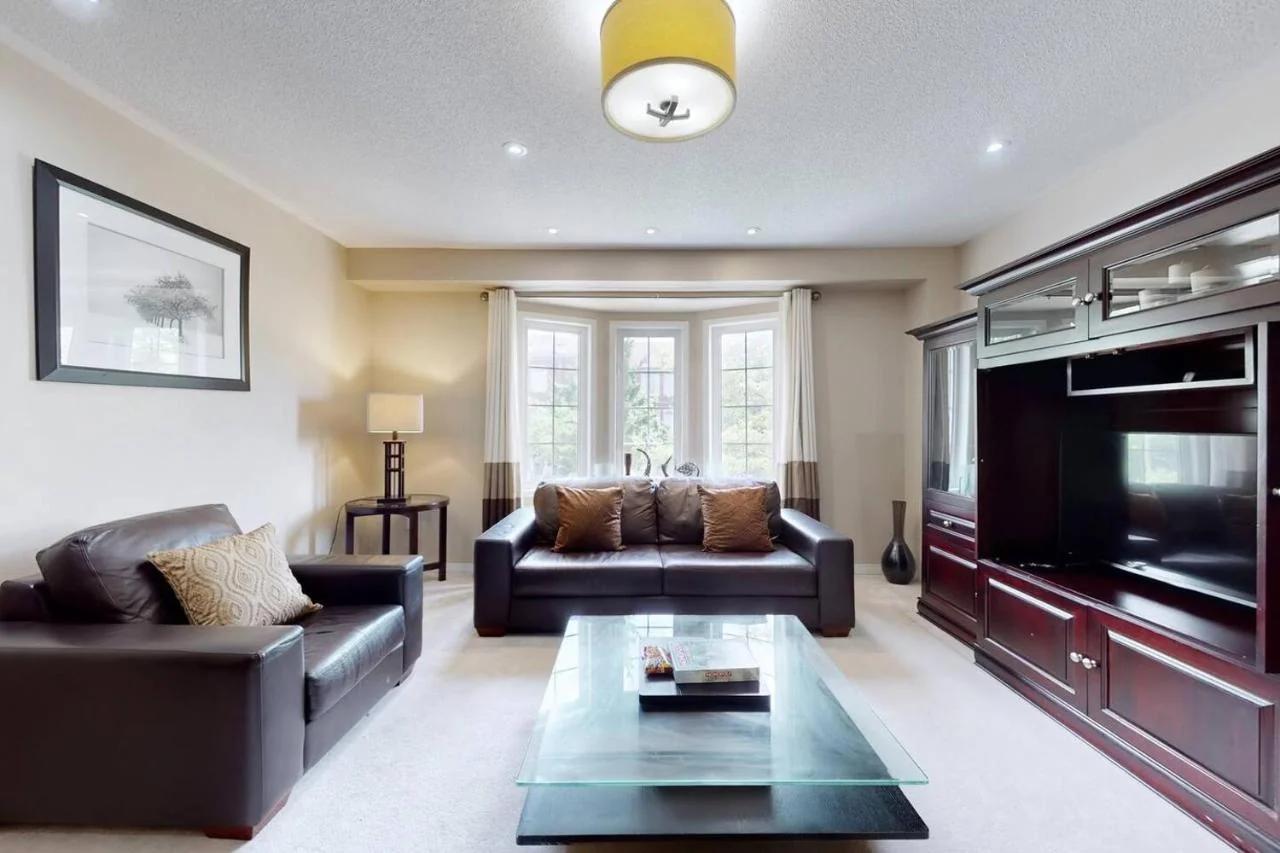 Spacious 4-Story Townhome in North York photo