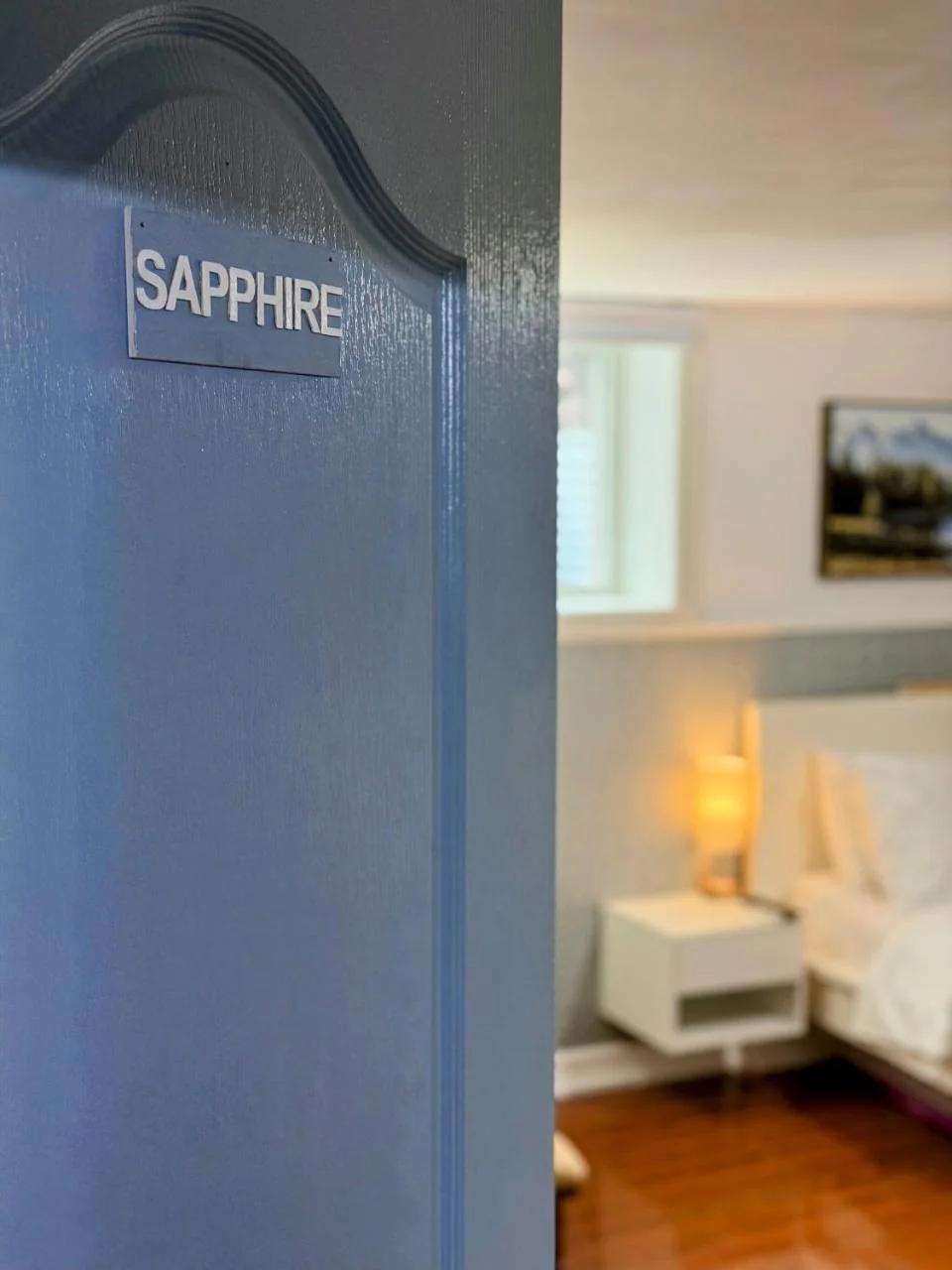 Spacious room near subway & shops photo
