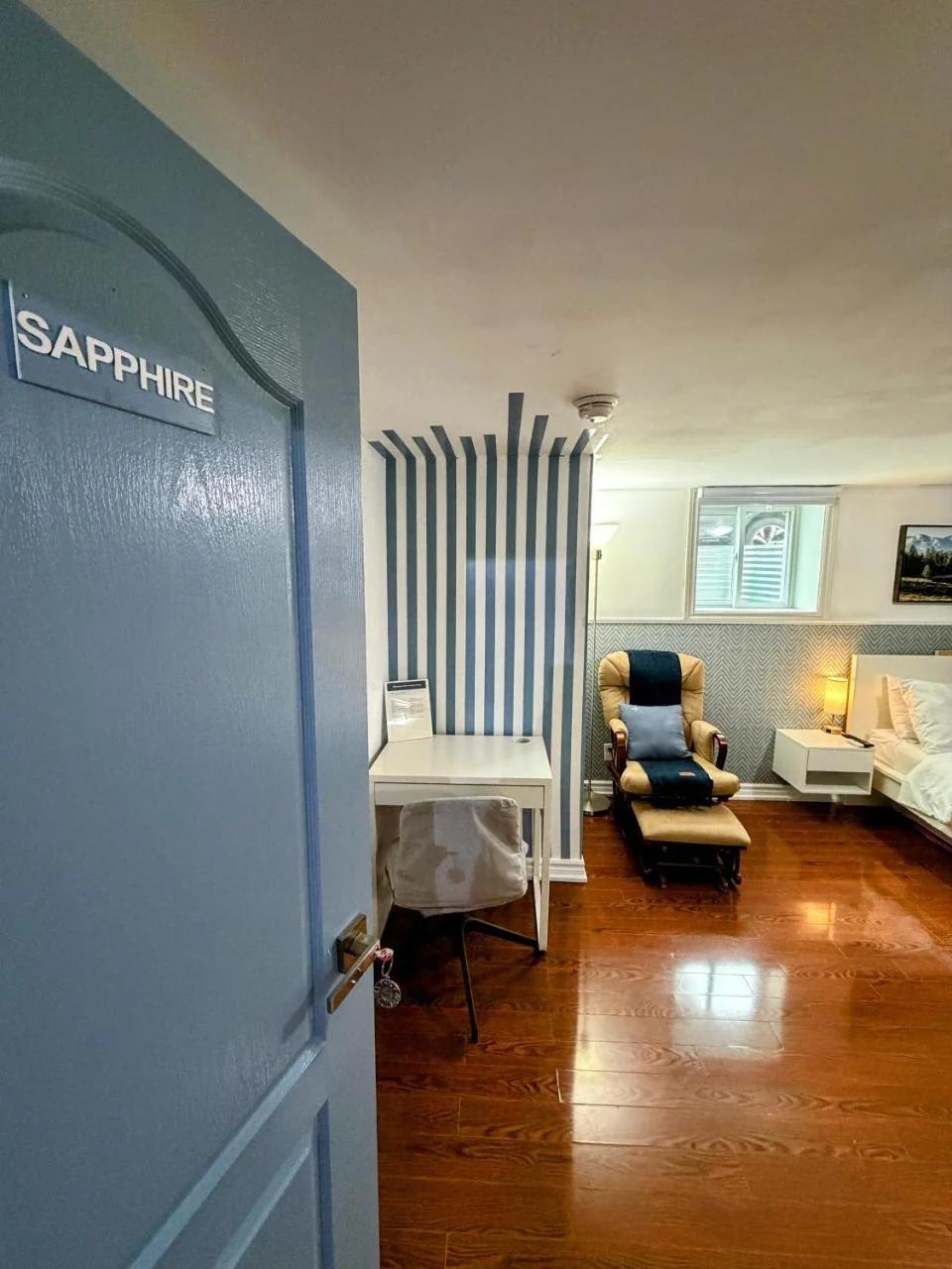 Spacious room near subway & shops photo