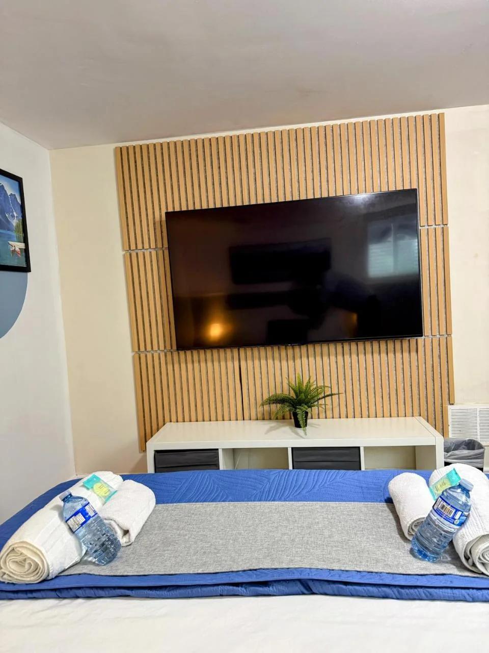 Spacious room near subway & shops photo