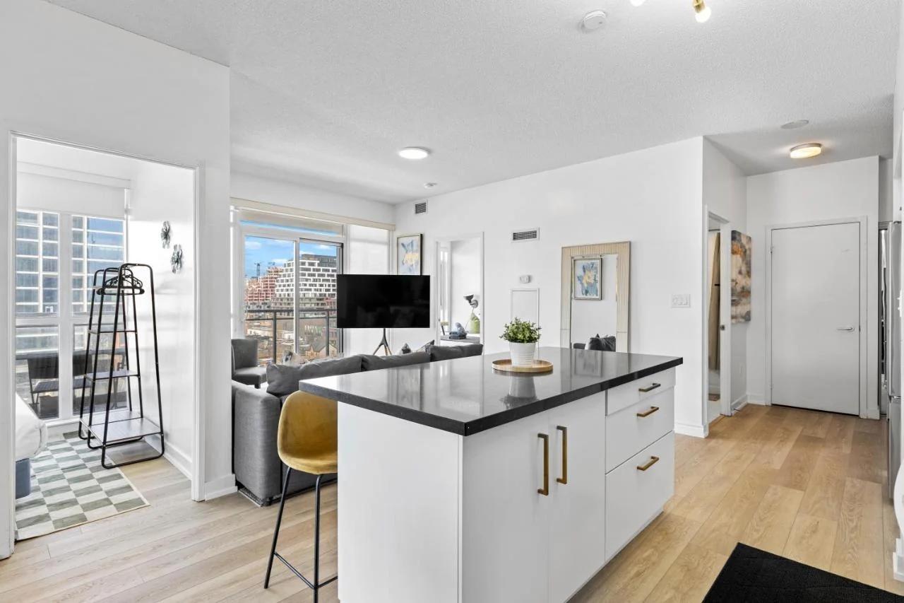 Toronto Harbourview Suites with free parking photo