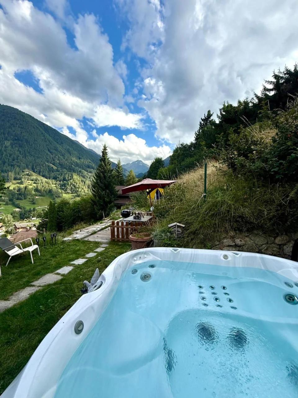 Chalet Opalpin Lodge & Spa, vue montagne et jacuzzi