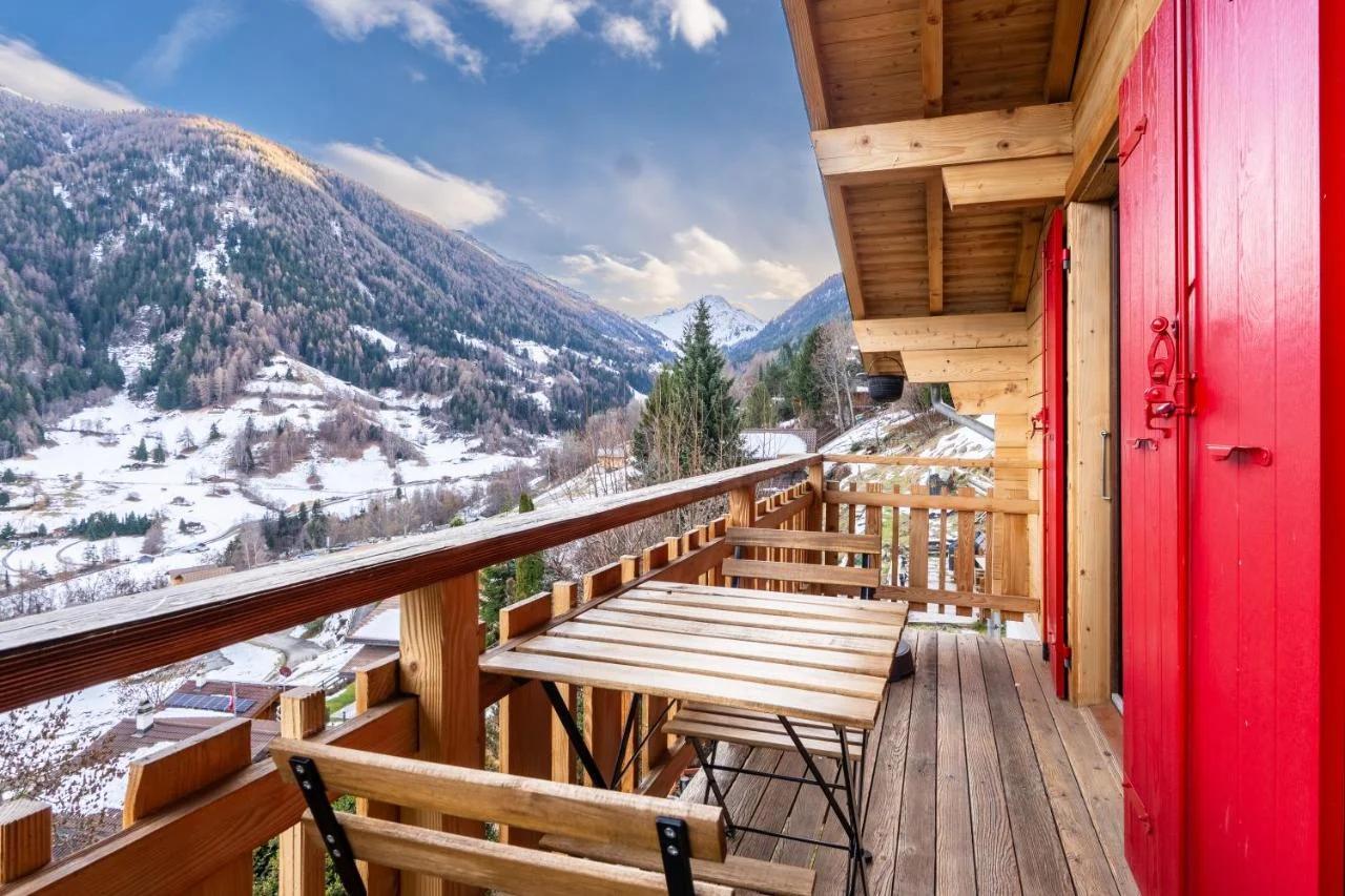 Chalet Opalpin Lodge & Spa, vue montagne et jacuzzi photo
