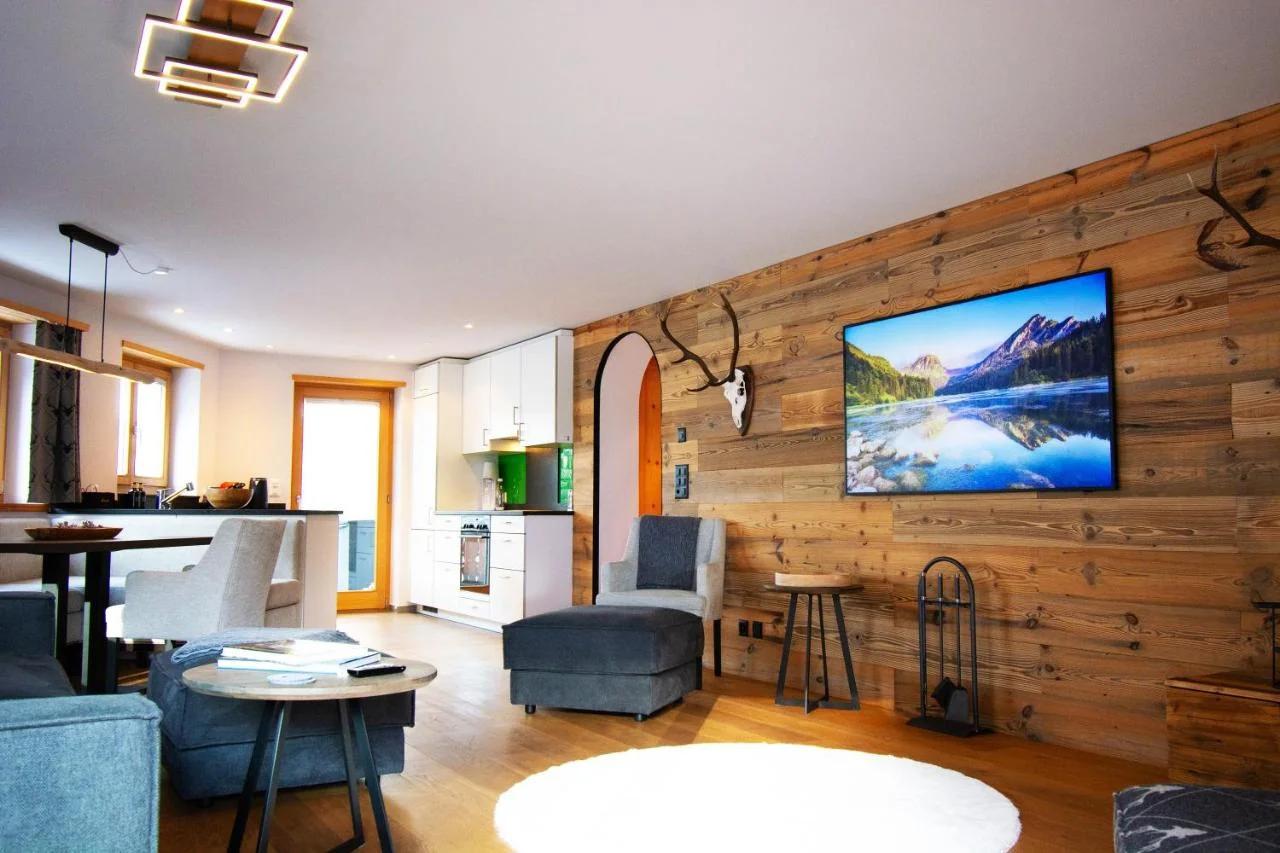 Premium Apartment Grischuna mit Silvrettablick photo