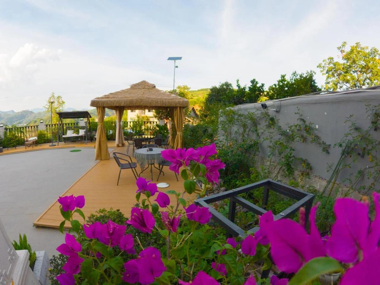 72 Flower Yard-Near 72 wonders-Free pick up-next to Zhnagjiajie West photo