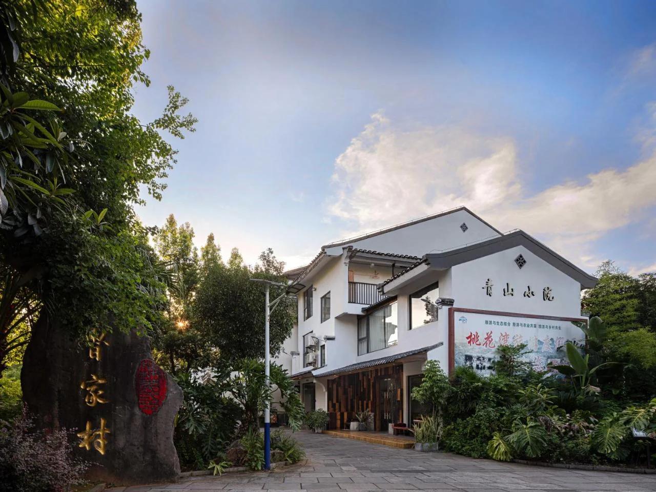 Castle peak yard Inn Free railway st ation pick-up by 2 nights photo