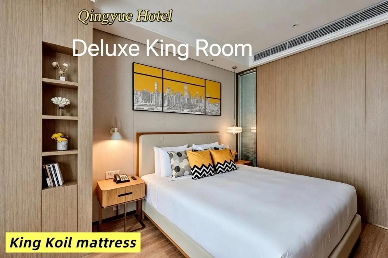 Chongqing Qingyue Hotel Direct access to Metro Line 1 & Line 2 right outside the hotel Located in Longhu Shidai Tianjie commercial area Open to international travelers Free laundry & drying facilities Free high-speed WiFi Free local sightseeing advice foto
