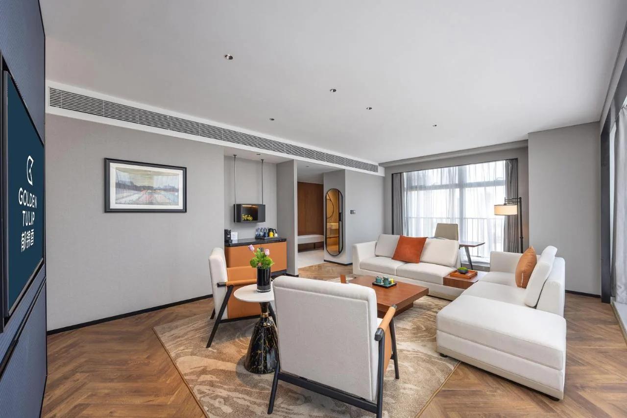 Golden Tulip Qingdao Hongdao Exhibition Center Hotel photo