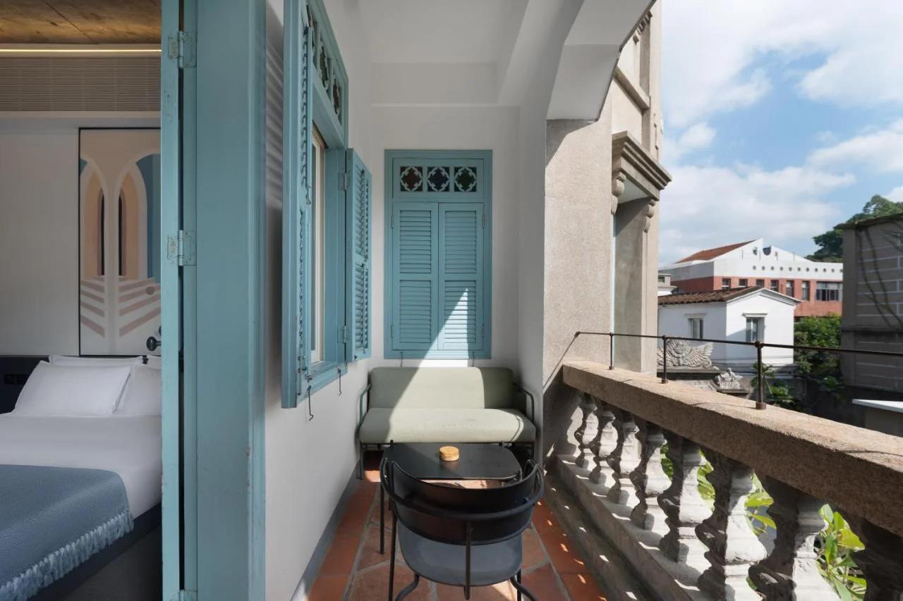 Listen to the 19th century German castle hotel photo