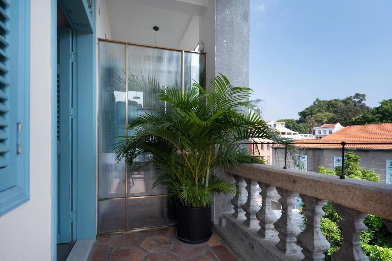 Listen to the 19th century German castle hotel photo