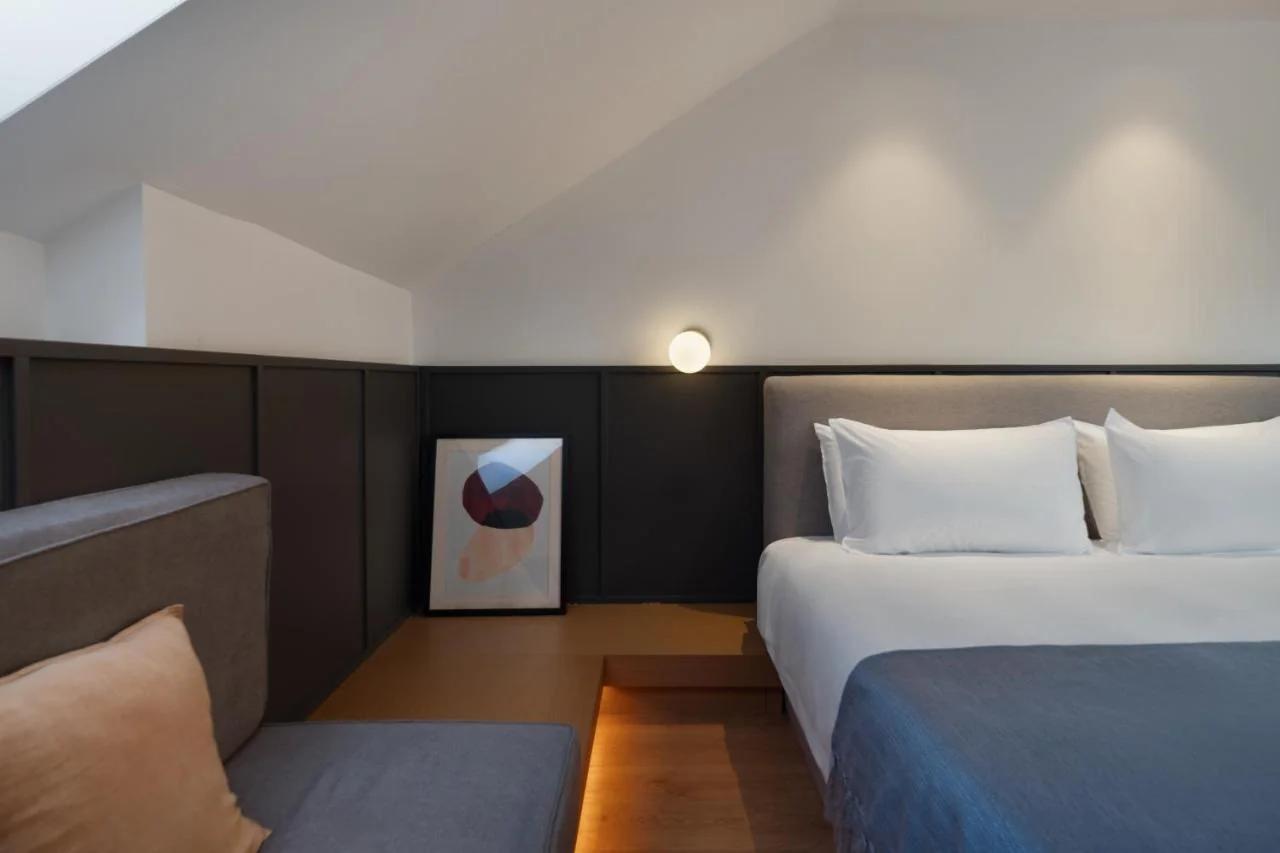 Listen to the 19th century German castle hotel photo
