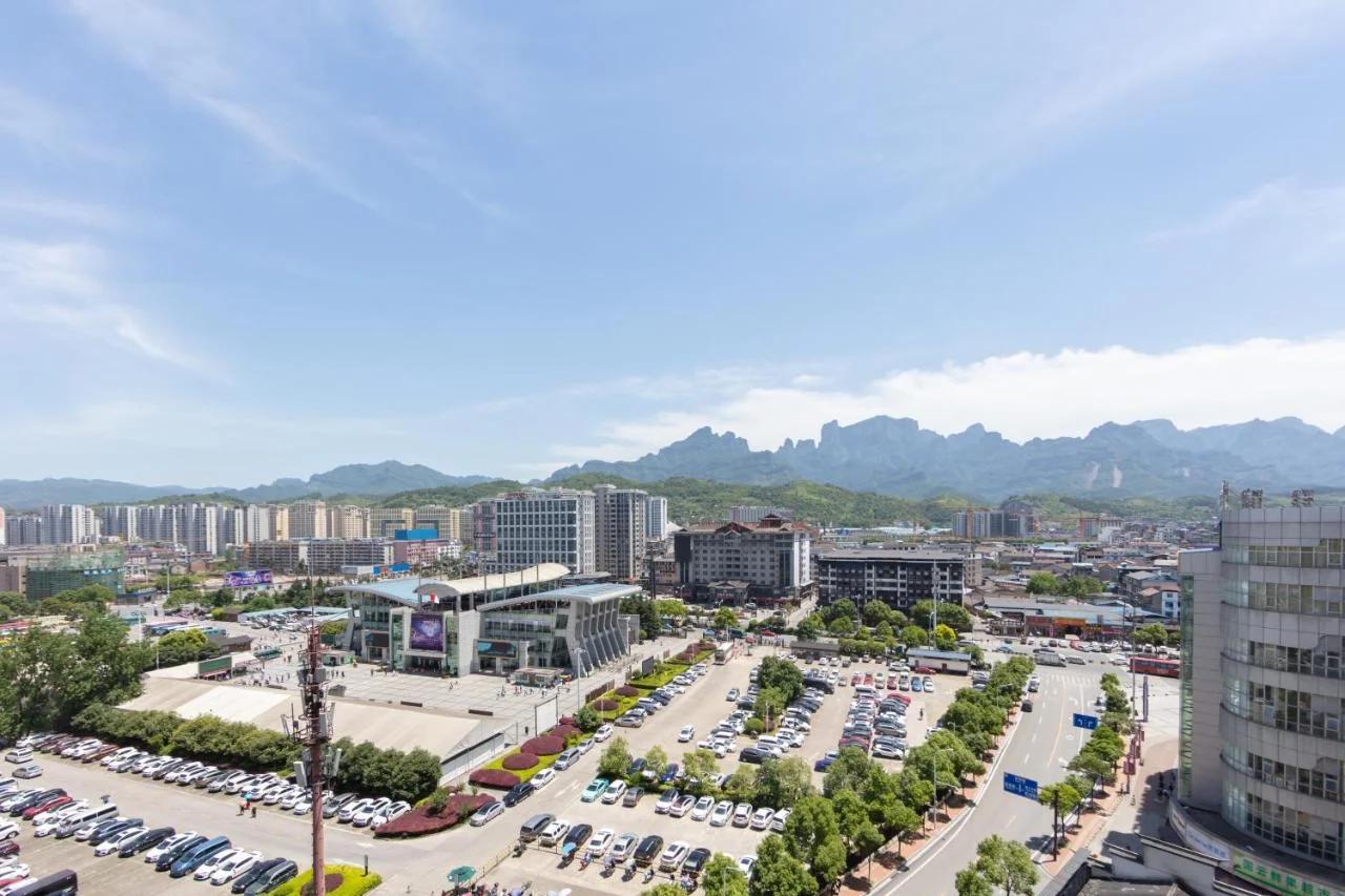 Luna's Travel House-Family and group-friendly,Walk 2 minutes to Tianmen Cableway,Free pick up service,Book tickets, Free Laundry,Experienced tour guide service,Group tour foto