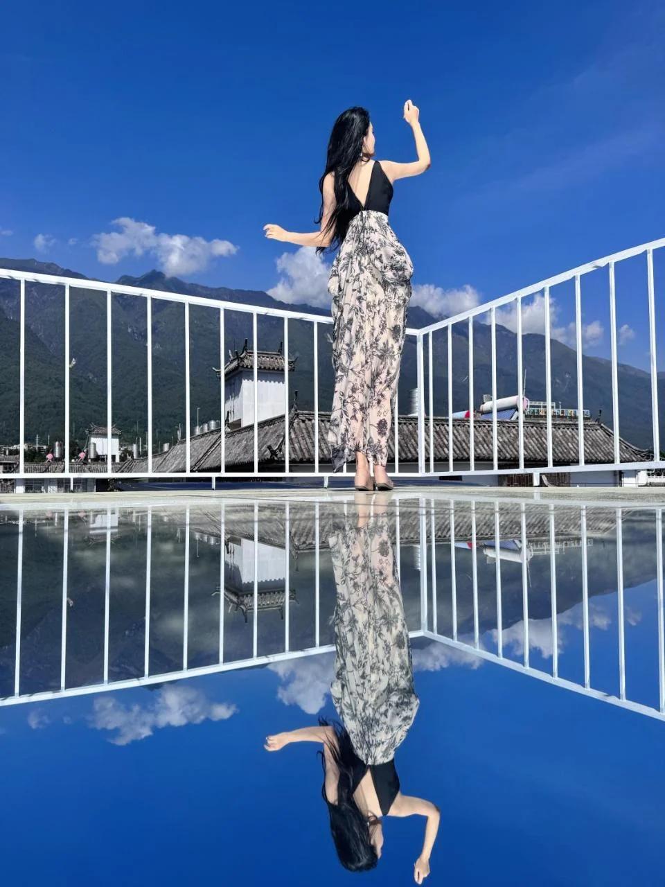 SIXI CANGSHAN MOUNTAINS GOLDEN SUNRISE MIRROR OF THE SKY SOUND SLEEP HOTEL DALI ANCIENT CITy photo