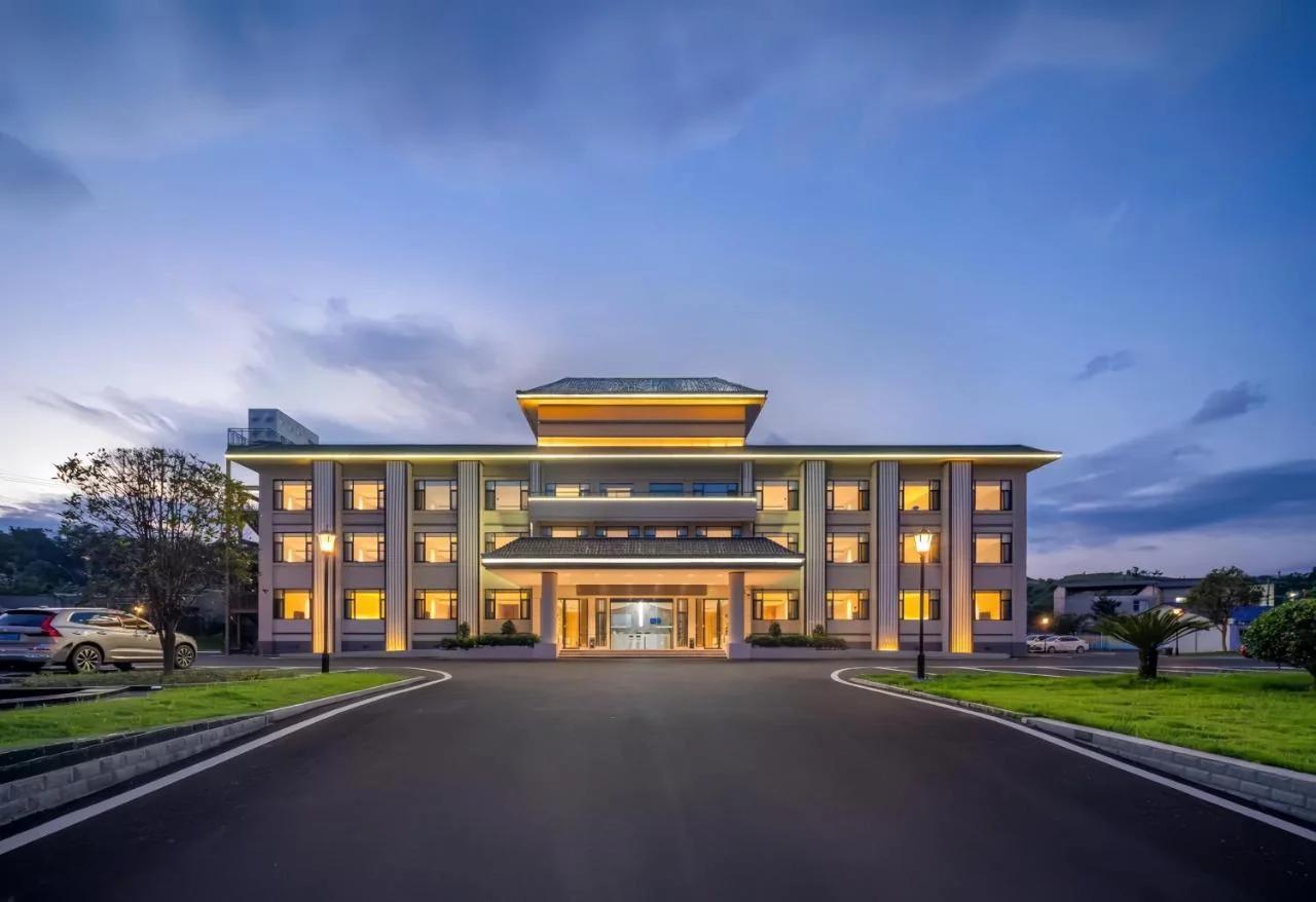 Tianmen Skyview Hotel-Best View of Tianmen Peak -English-Speaking Service-Travel Guide - Free Breakfast - Near Airport photo