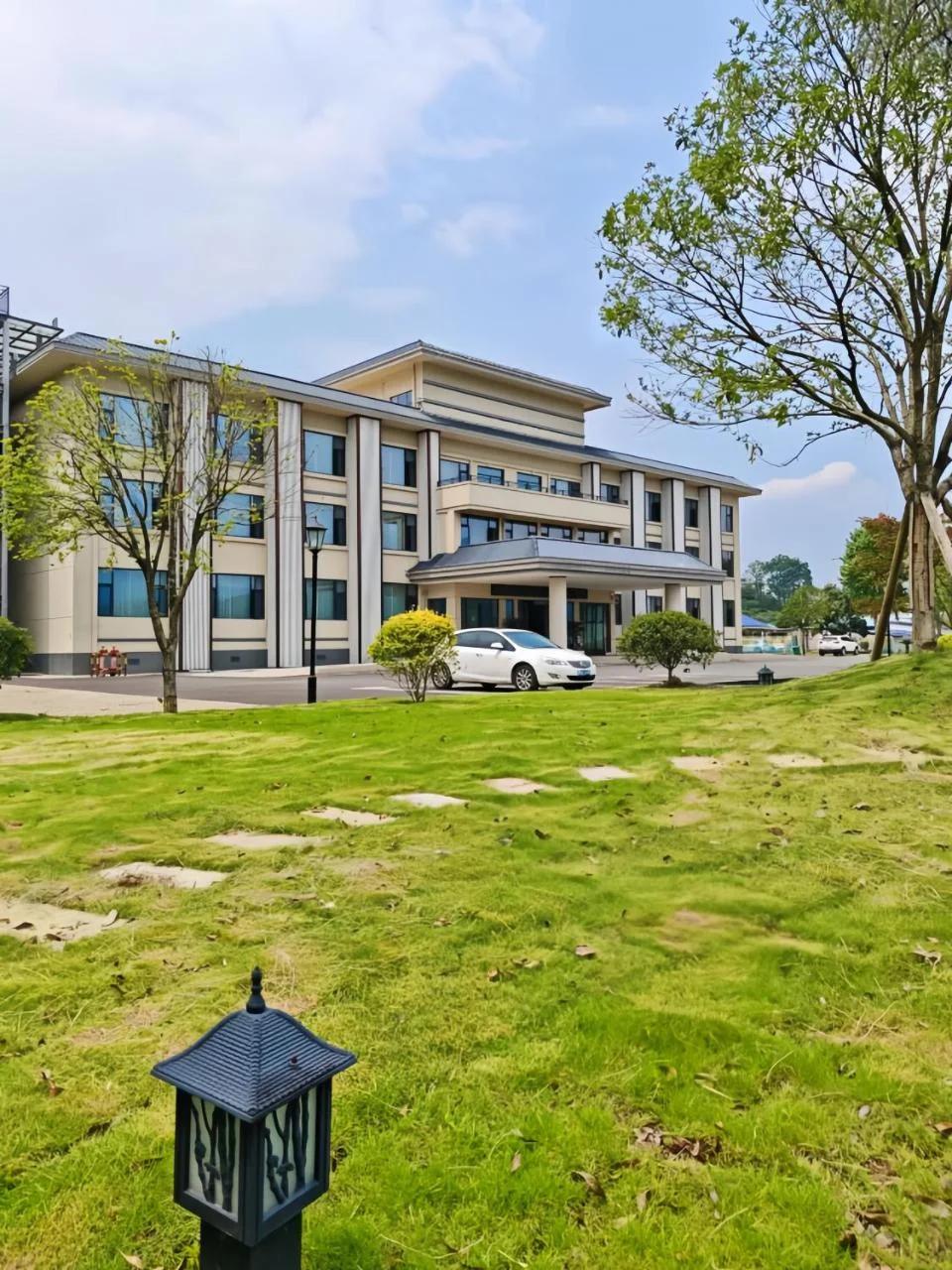 Tianmen Skyview Hotel-Best View of Tianmen Peak -English-Speaking Service-Travel Guide - Free Breakfast - Near Airport photo