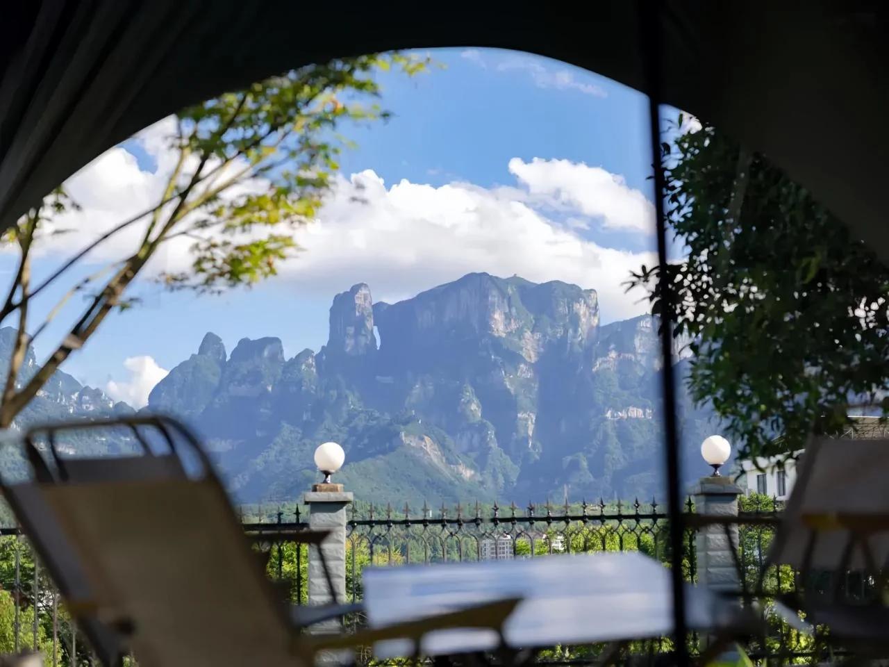 Tianmen Skyview Hotel-Best View of Tianmen Peak -English-Speaking Service-Travel Guide - Free Breakfast - Near Airport photo
