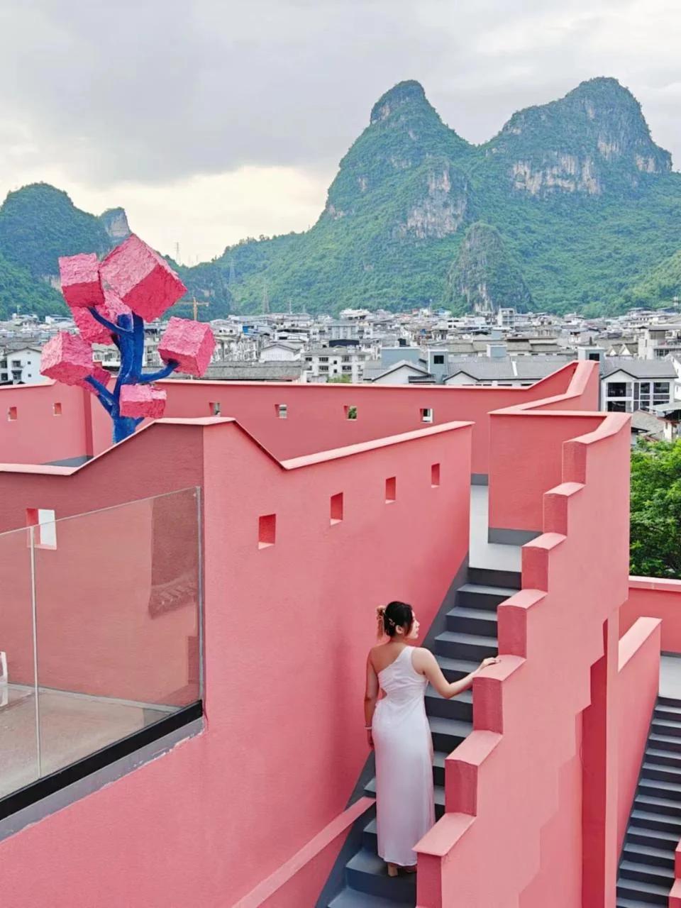 Yangshuo B&G Hotel-Exclusive location,Roof Top Viewing Terrace,Seasonal swimming pool,Free Self-Service Laundry & Drying, Entrance Ticket Serivce, Local Trip plan,E-Scooter& English Customer Service foto
