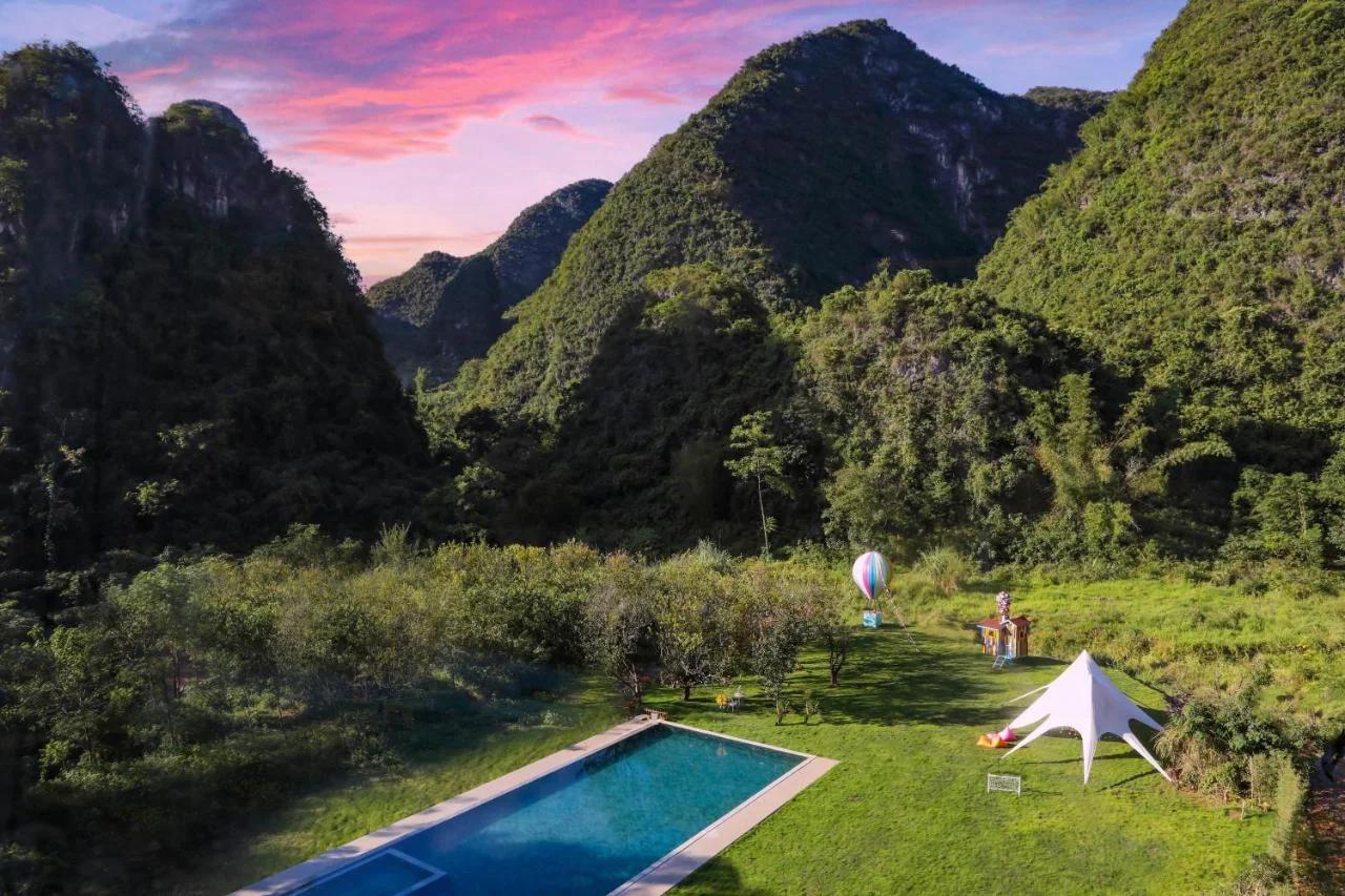 Yangshuo Cloud Hotel - View King Size Bed - Private Bathtub - Endless Pool - Lawn and Surrounded - Western Breakfast photo