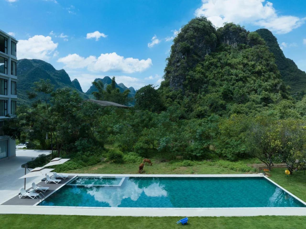 Yangshuo Cloud Hotel - View King Size Bed - Private Bathtub - Endless Pool - Lawn and Surrounded - Western Breakfast photo