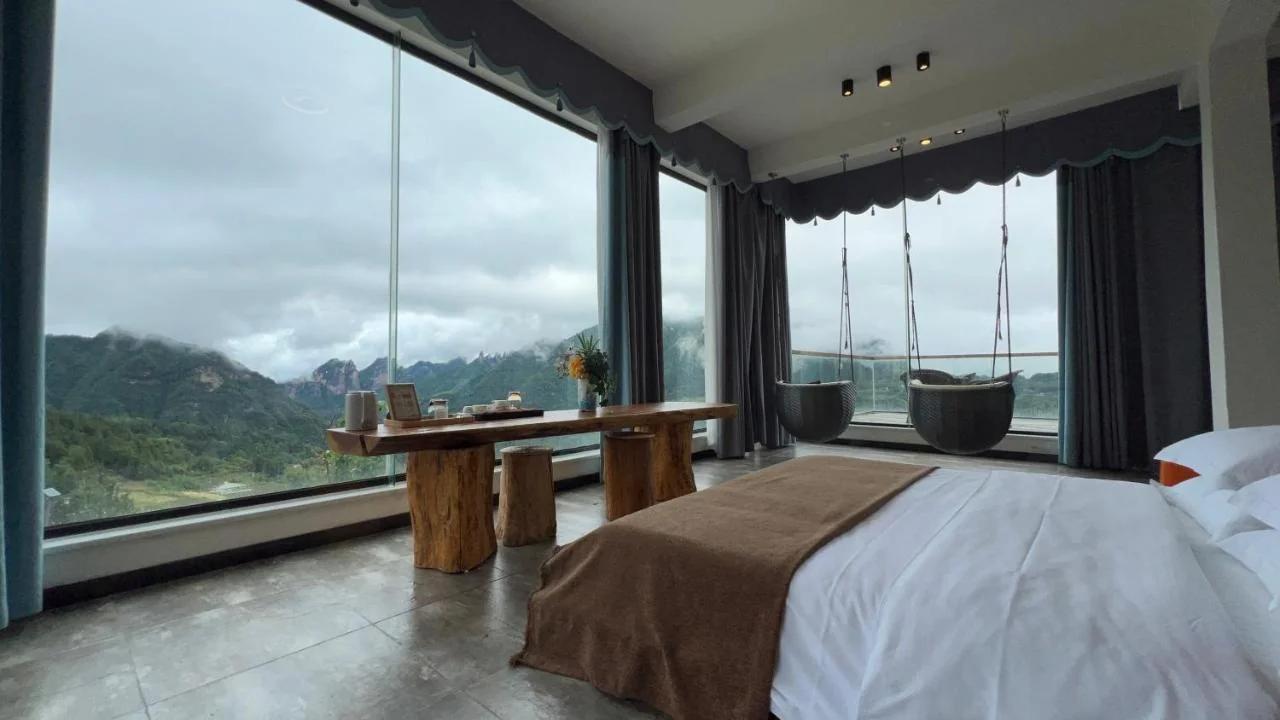 Zhangjiajie Flowers Valley,Watching Sunrise Cloud Sea, enjoying an infinity pool, free Chinese and Western breakfast, and free shuttle service to the entrance of the National Forest Park photo