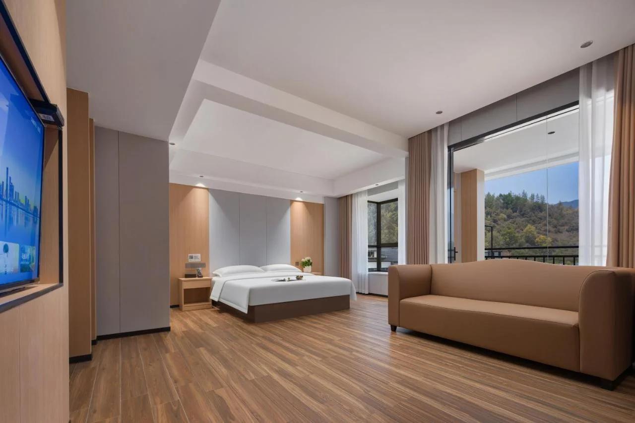 Zhangjiajie National Park Resort Hotel - Mtn view&River view&Courtyard view-Free delivery to the East Gate once, self-service washing machine with drying, luggage storage photo