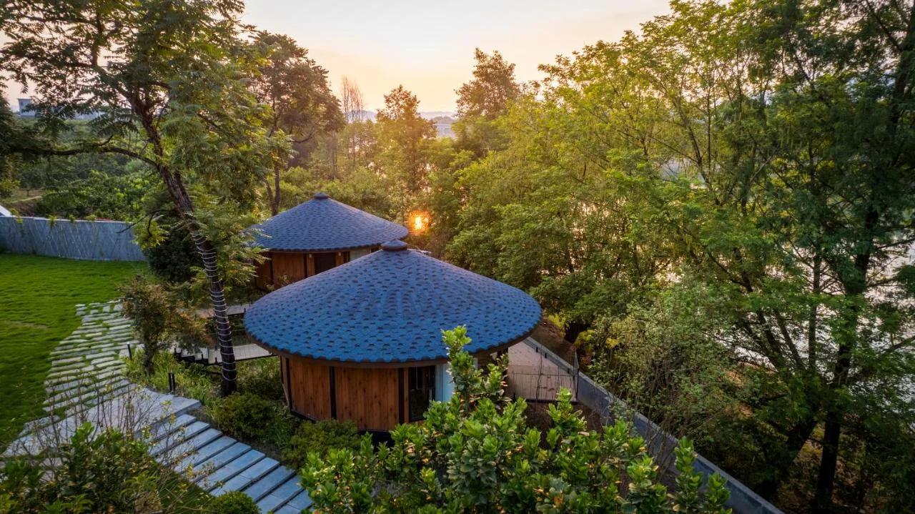 Zhangjiajie Tianmenshan YOLO RELIAN Mt and River Collection-Riverside hotel with sunrise,sunset views, ticket service for attractions, afternoon tea,coffee, and laundry service photo