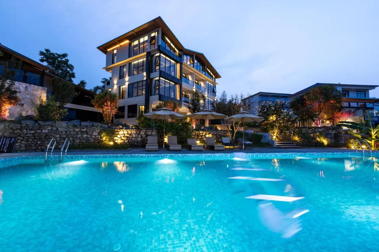 Zhangjiajie Tianmenshan YOLO RELIAN Mt and River Collection-Riverside hotel with sunrise,sunset views, ticket service for attractions, afternoon tea,coffee, and laundry service photo