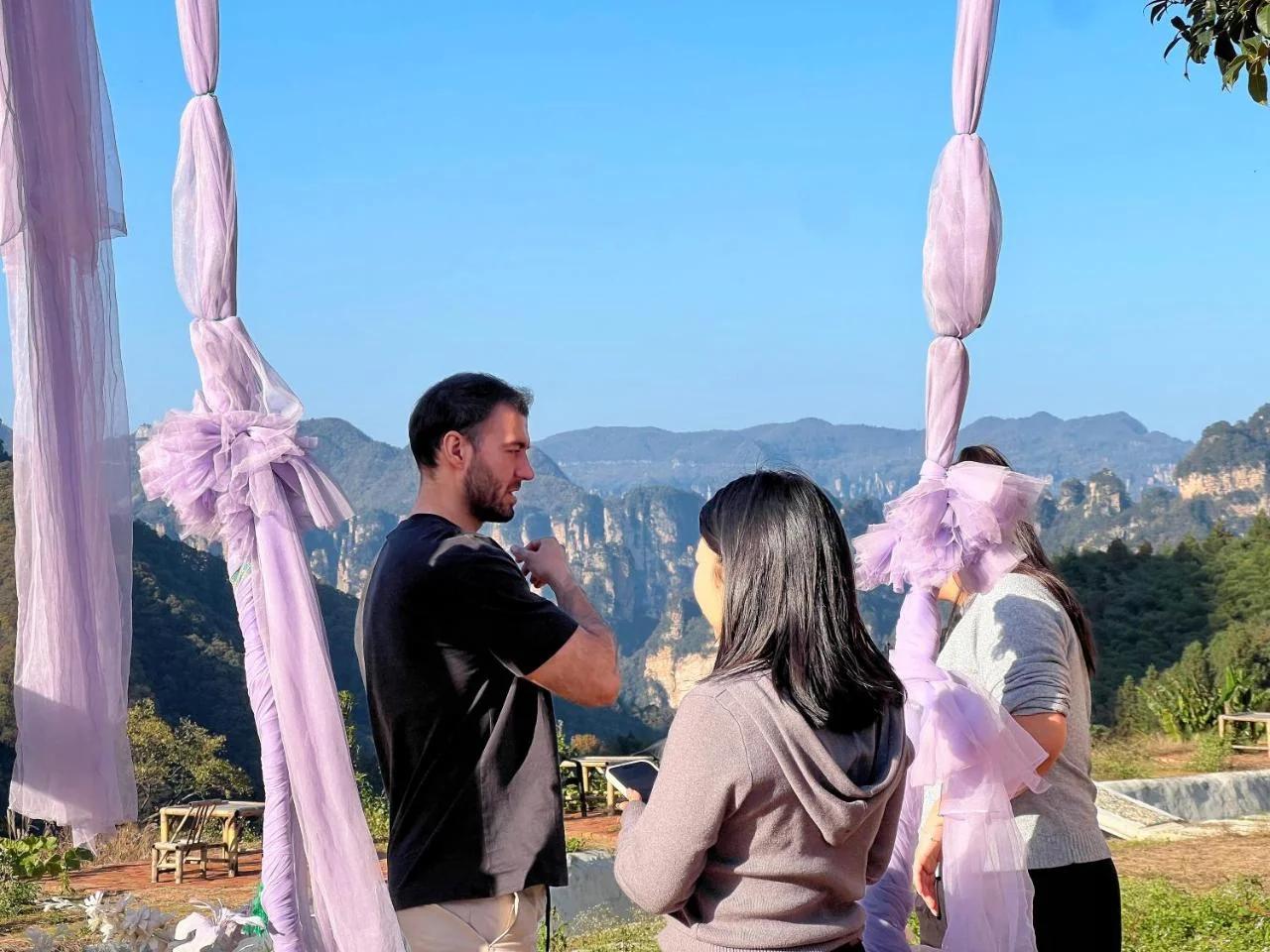 Zhangjiajie Valley Love Original Ecological Hotel - Free pick-up and drop-off Service - 24-hour Self-service coffee - Ice Cubes - Outdoor viewing Platform - Self-service laundry room Dryer - Free photography service in Hotel area photo