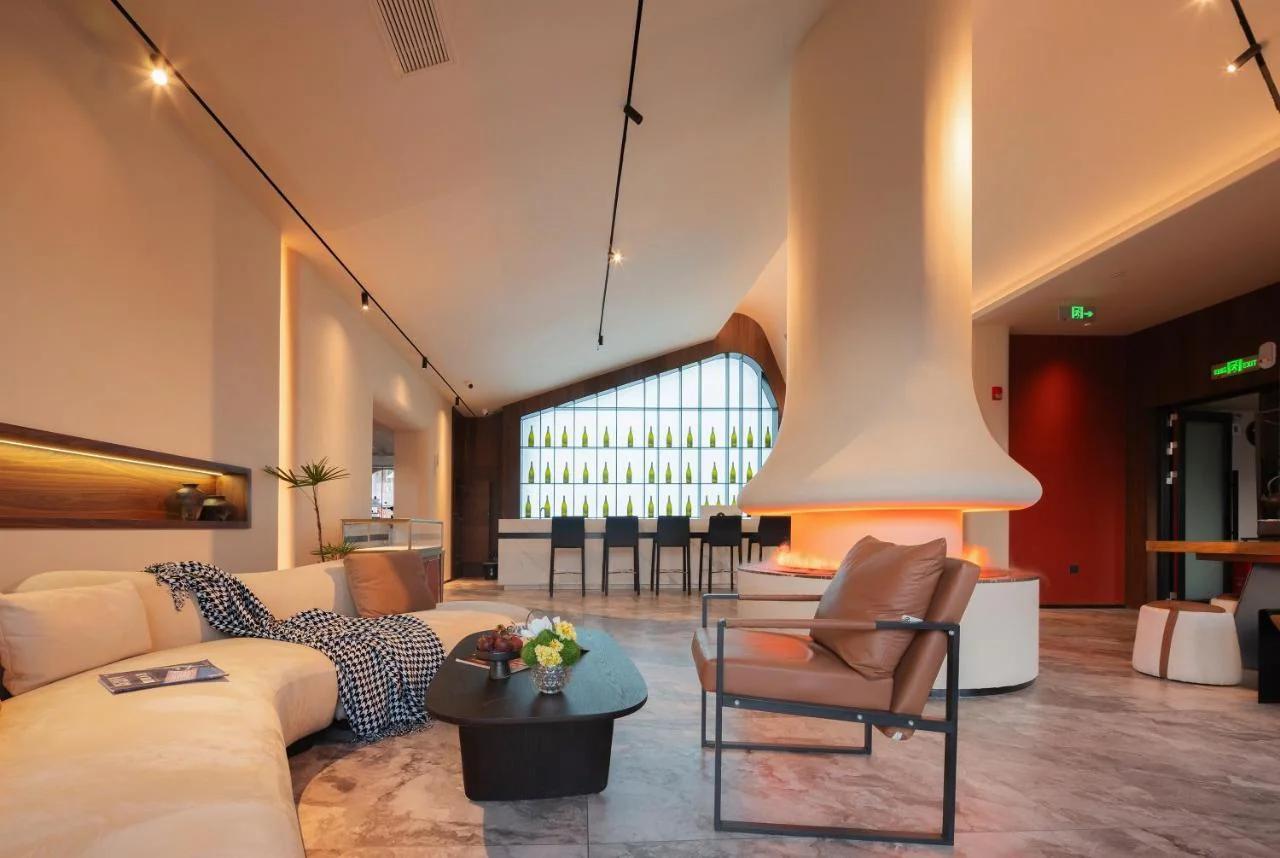 Zhangjiajie Yu Realm Hotel - Ancient Charm - Modern Luxury - Your Perfect Journey - A single pick-up or drop-off