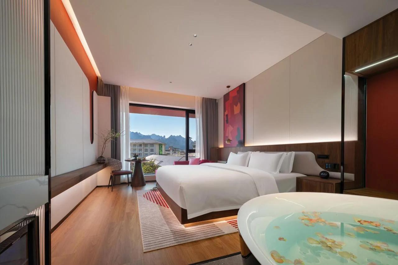 Zhangjiajie Yu Realm Hotel - Ancient Charm - Modern Luxury - Your Perfect Journey - A single pick-up or drop-off photo