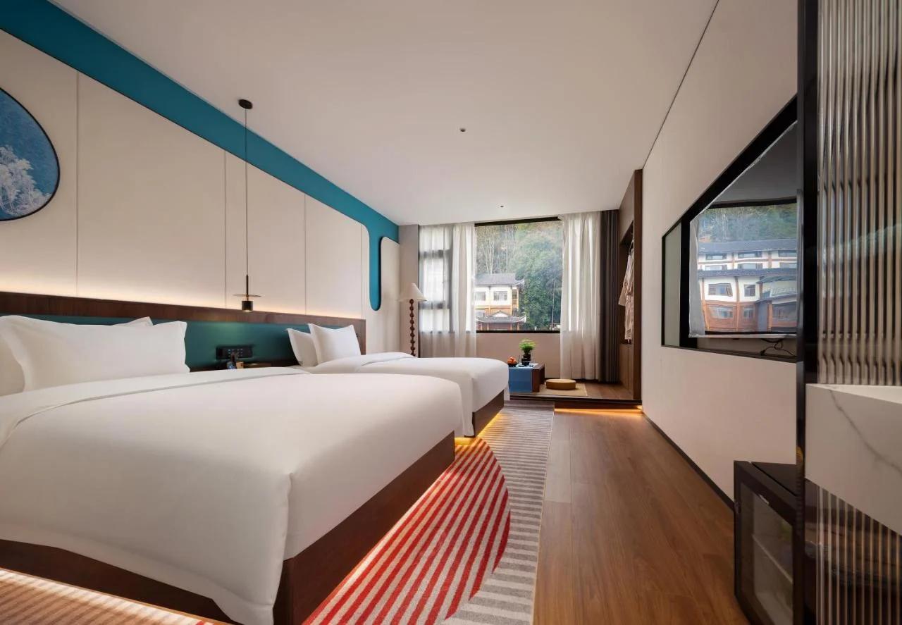 Zhangjiajie Yu Realm Hotel - Ancient Charm - Modern Luxury - Your Perfect Journey - A single pick-up or drop-off photo