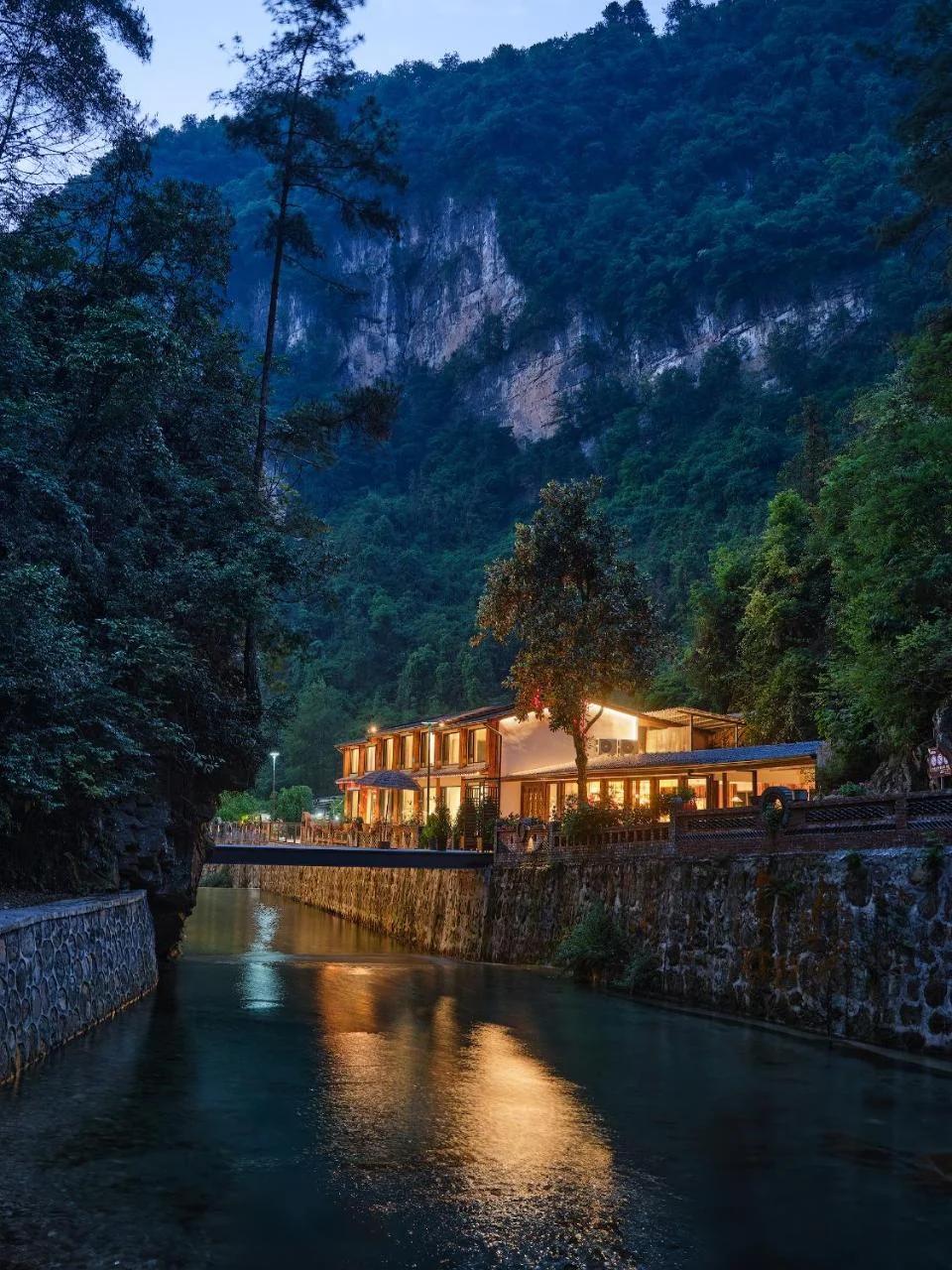 Zhangjiajie ZEN Retreat-FairyLand & Free one way pick up service,Free Shuttle to East Gate of Forest Park,Secret Hiking Route,River Tracing,Mini Forest Park,Affordable Luxury,Toursim Service 莫问禅意 photo